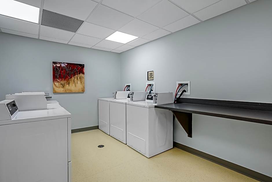 Best Western Plus Airport Inn & Suites