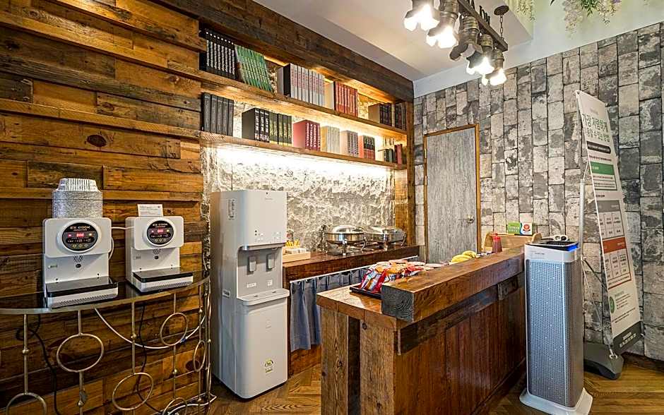 February Boutique Hotel Hwanggeum
