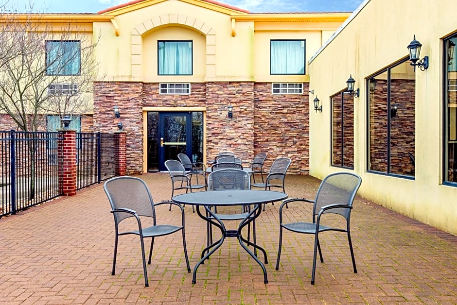 La Quinta Inn by Wyndham West Long Branch