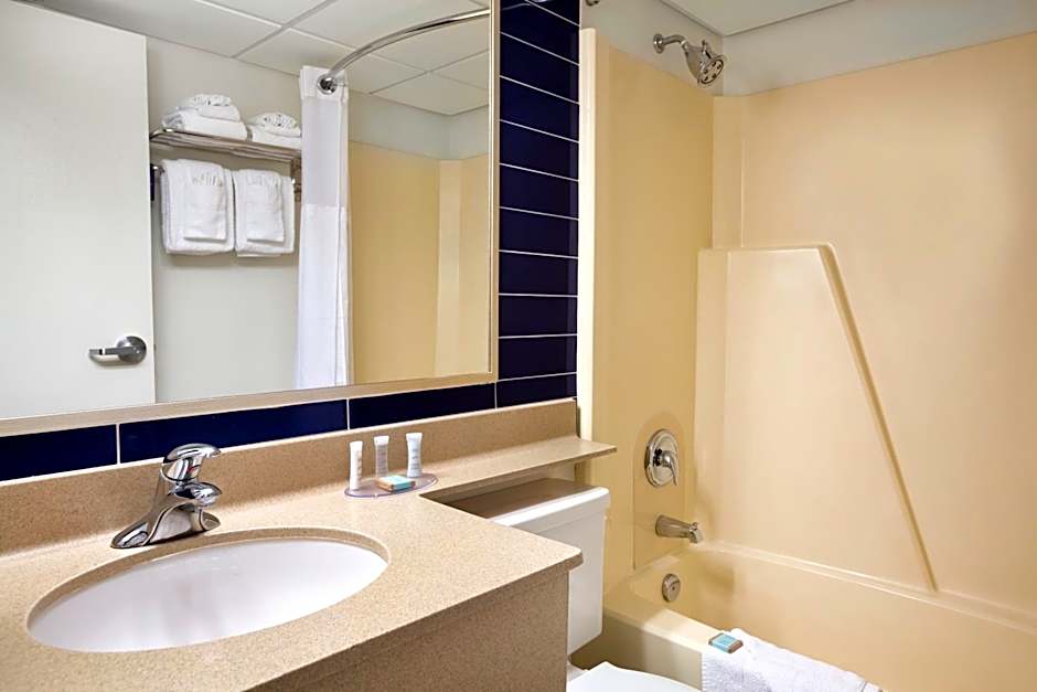 Travelodge by Wyndham Edmonton West