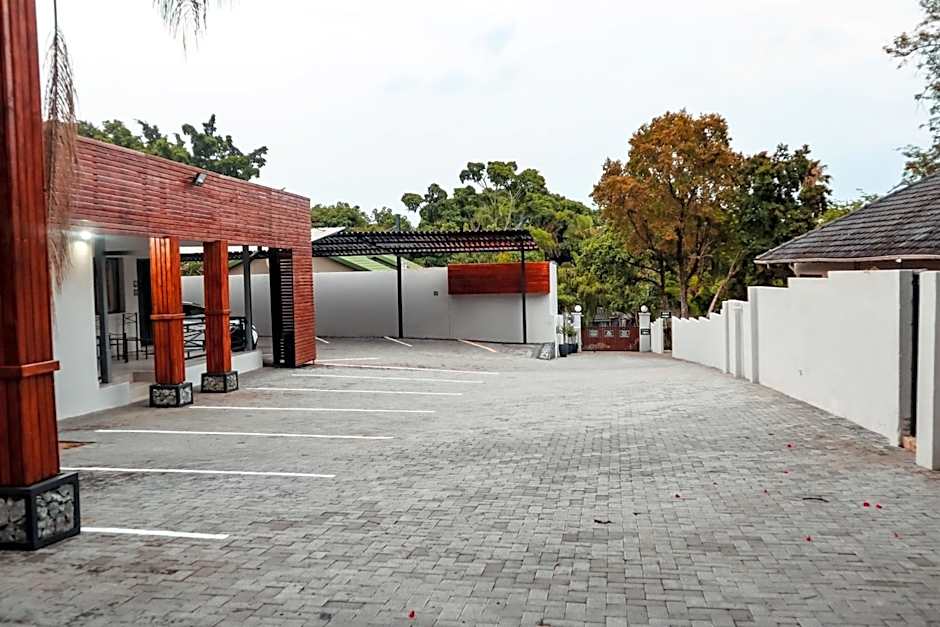 Cascades Guest Lodge