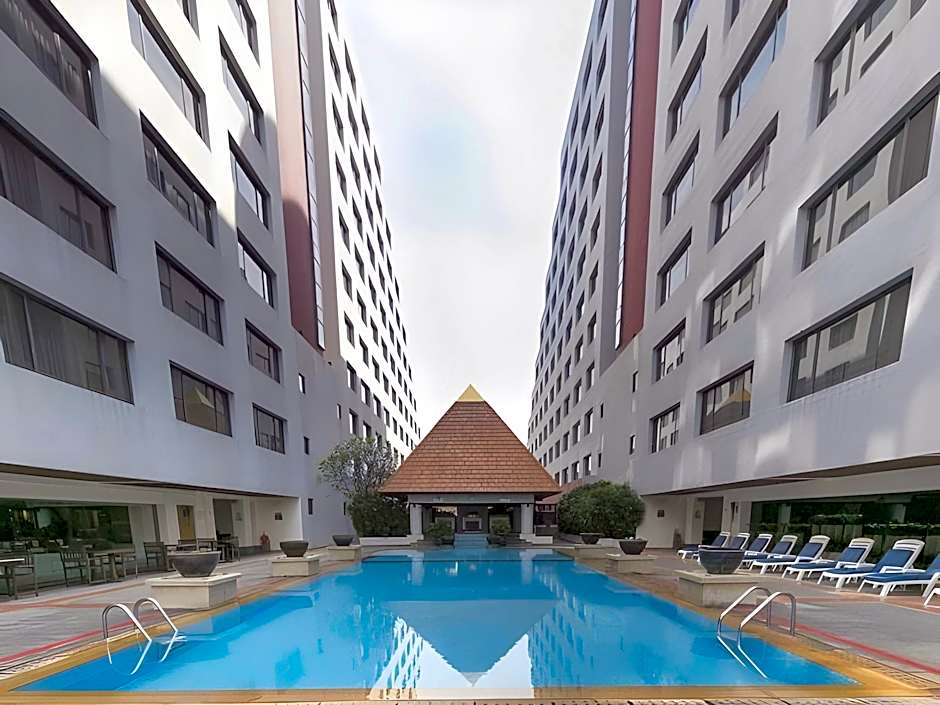 Twin Towers Hotel