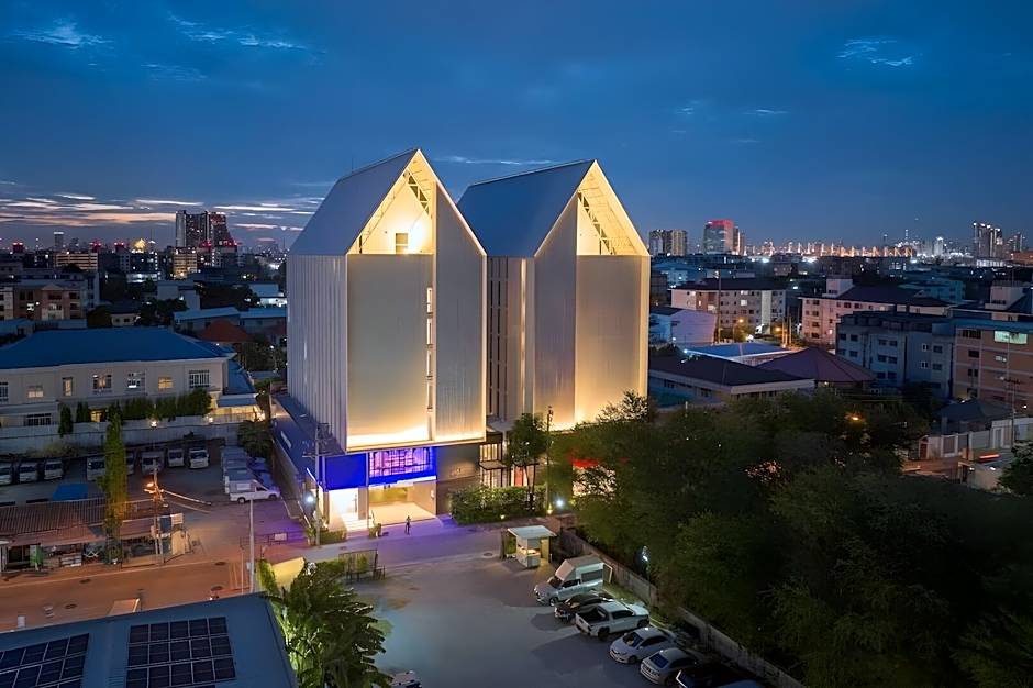 Blue Hippo Hotel