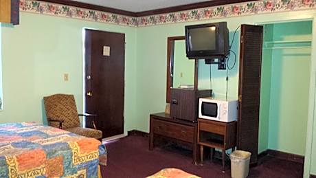 Room with Two Queen Beds - Non-Smoking