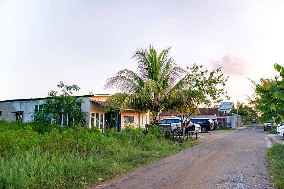 OYO 91051 Penginapan Pondok Ratu 354