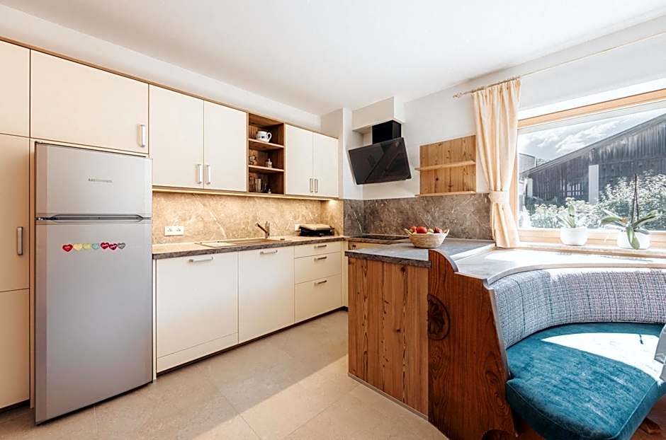 Residence Obermoarhof - Family Apartments with Pool & Playground