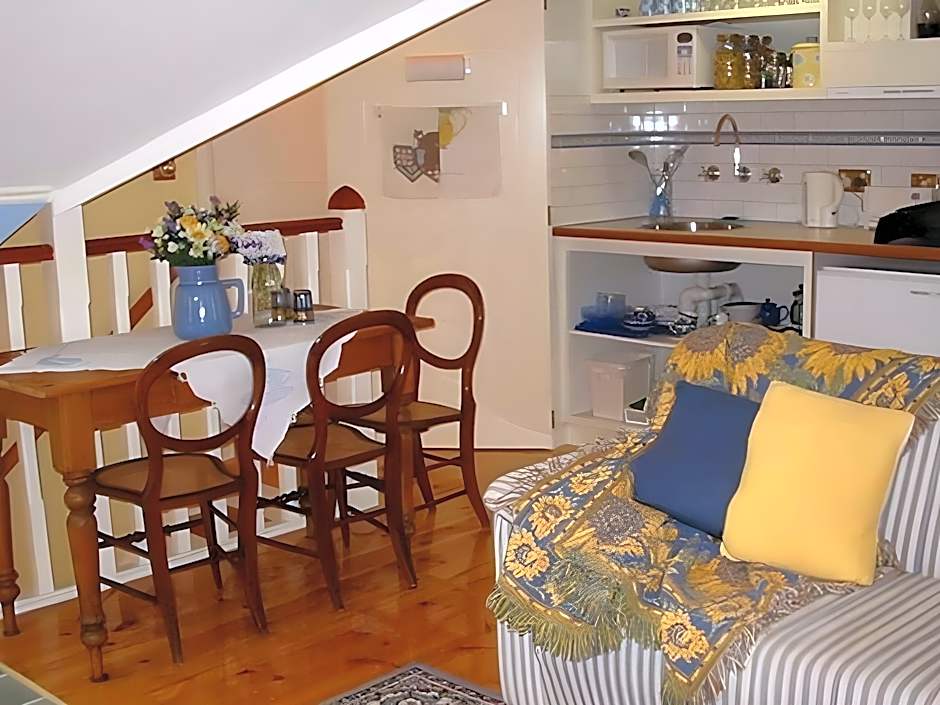 Water Bay Villa Bed & Breakfast