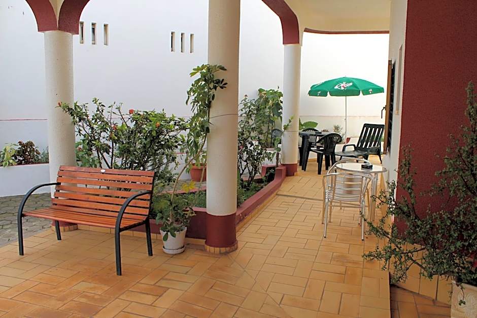 Apartamentos e Quartos Atalaia