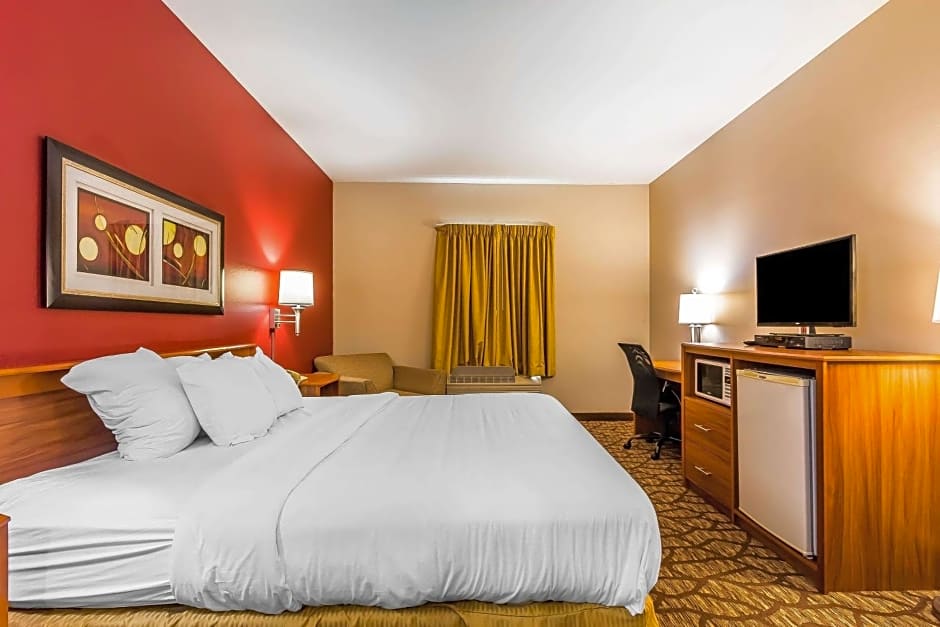 Quality Inn & Suites Chesterfield Village