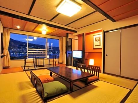 Japanese-Style Family Room with Ocean View - Smoking