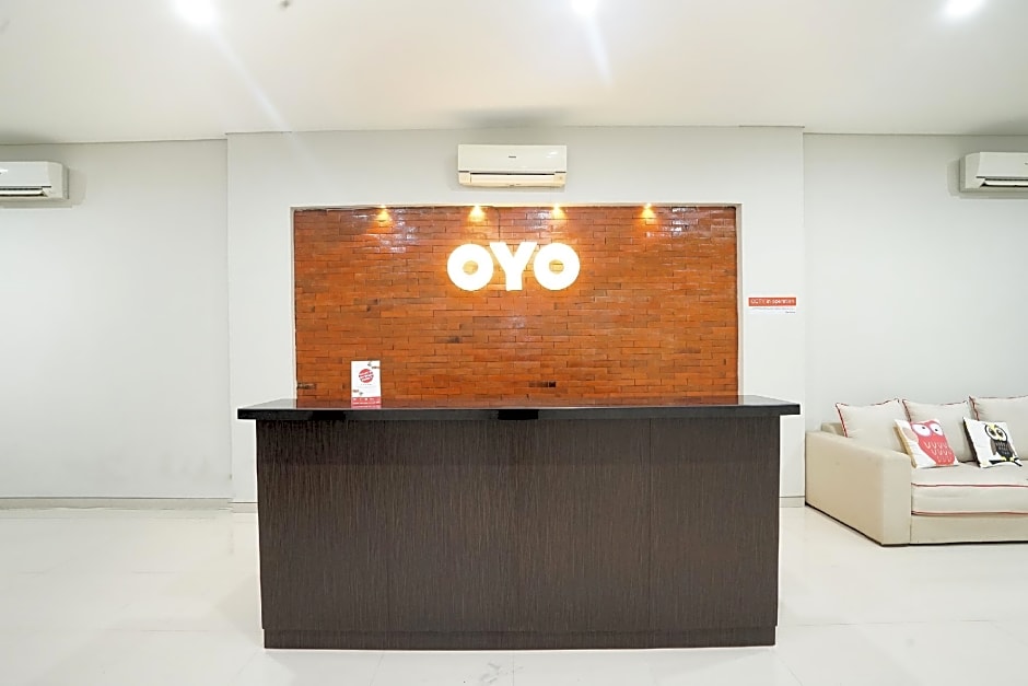 Capital O 449 The Colins