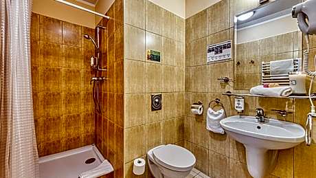 Economy Triple Room