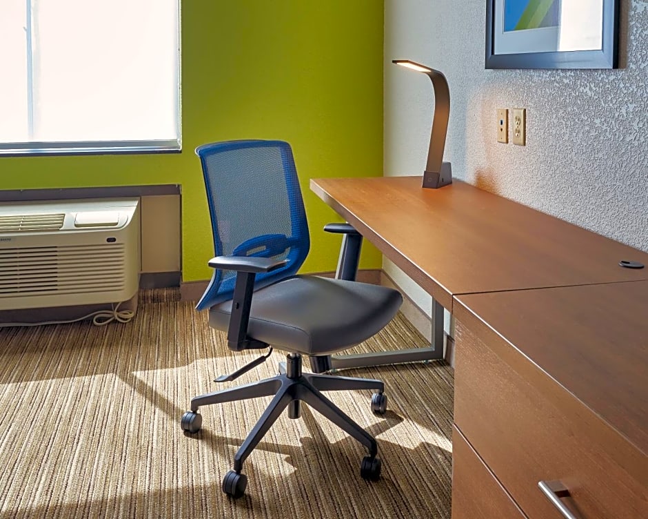 Holiday Inn Express Hotel and Suites Akron South-Airport Area By IHG