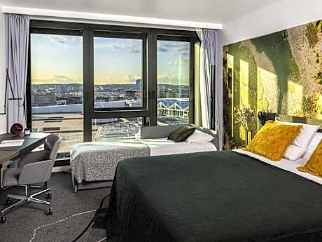 Executive Room - High Floor - Queensize bed and 1 Sofa