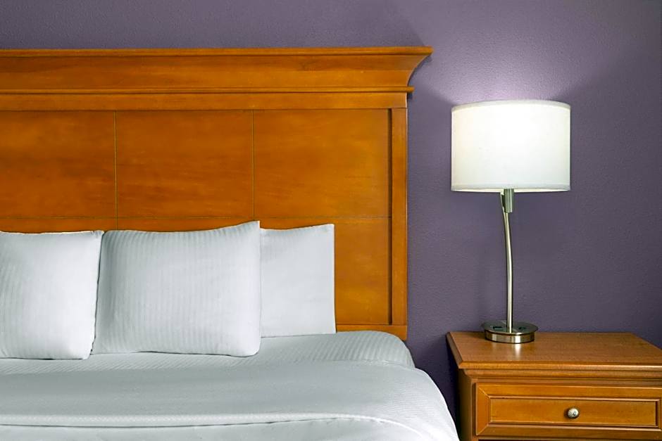 La Quinta Inn & Suites by Wyndham Jackson Airport/Pearl