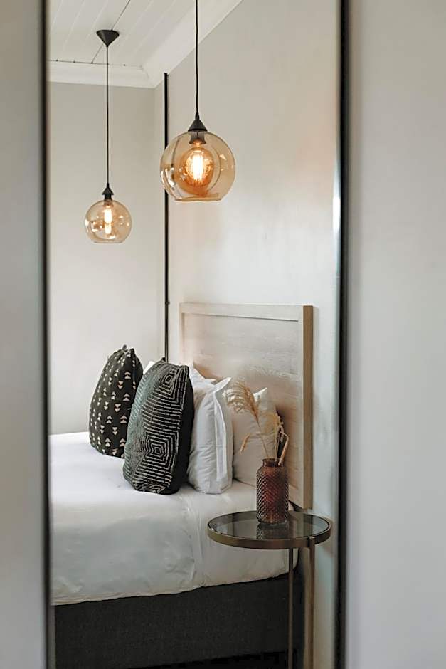 Lighthouse Guesthouse & Cafe