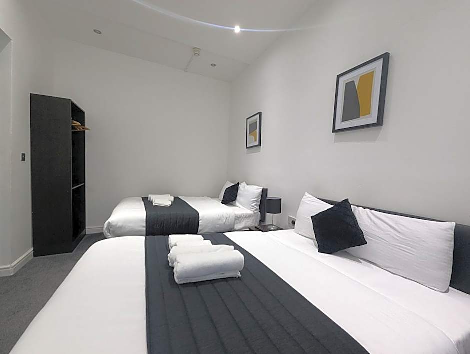 OYO Firs Lodge London Heathrow