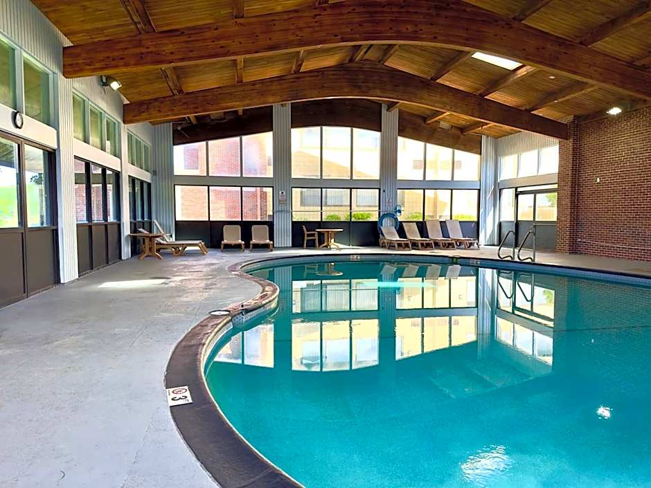 Riverview Inn & Suites