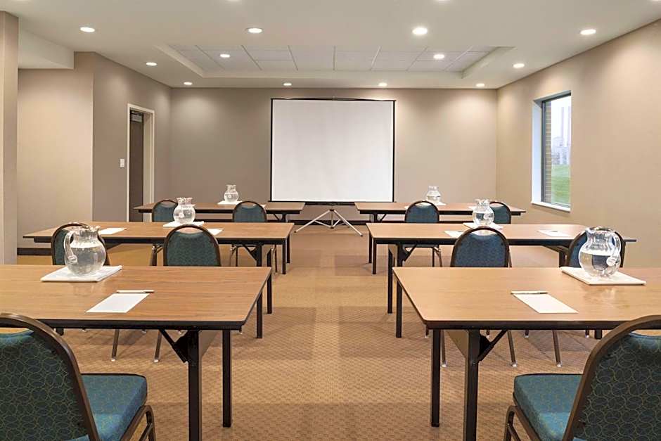 Hampton Inn By Hilton Lincoln Airport