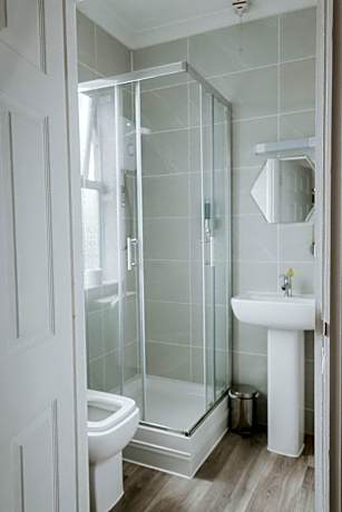 Twin Room Ensuite (2 Twin Beds)