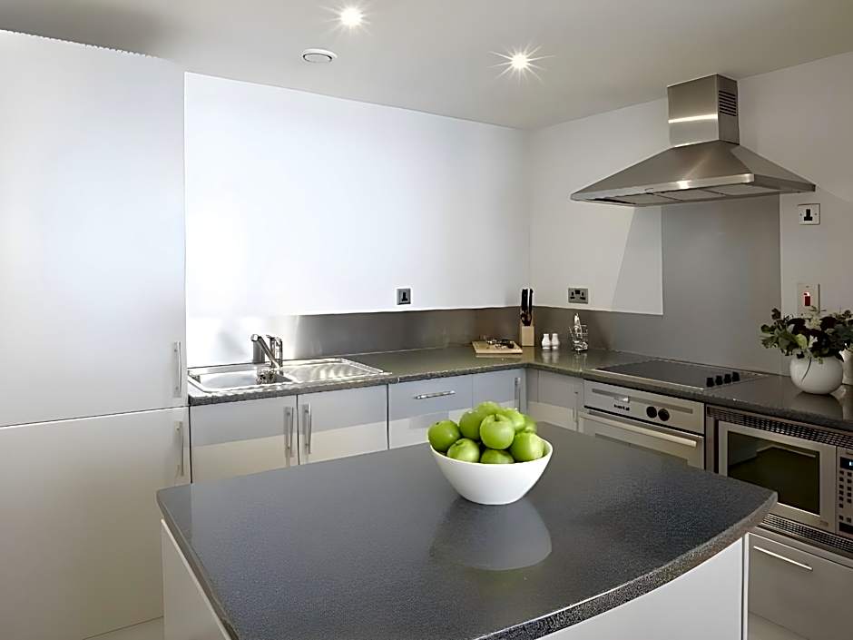 196 Bishopsgate Apartments by DMONTRIO