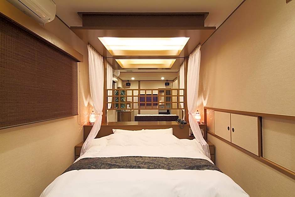 hotelLUANA 18歳未満入場禁止