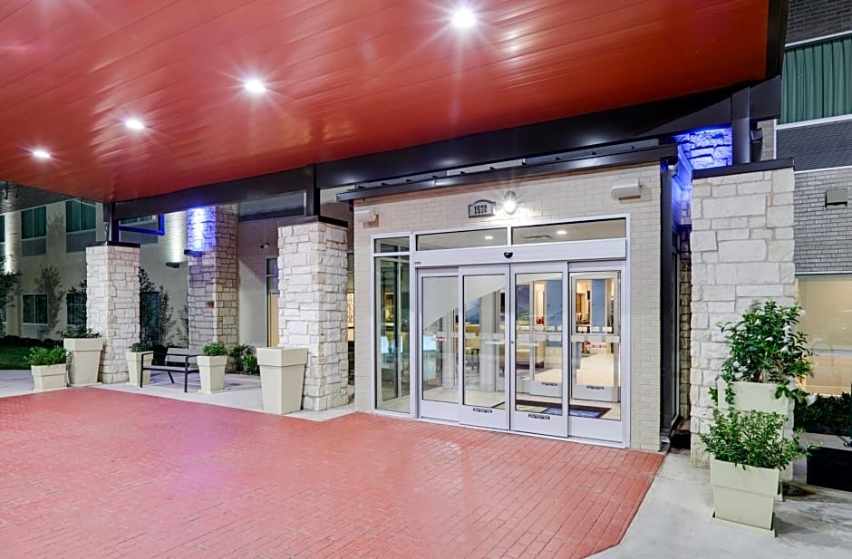 Holiday Inn Express & Suites - Farmers Branch, an IHG Hotel