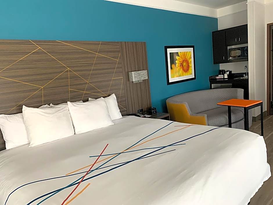 La Quinta Inn & Suites by Wyndham Oklahoma City North - Quail Springs