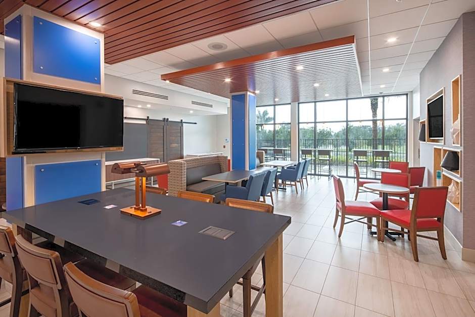 Holiday Inn Express & Suites Ft Myers Beach-Sanibel Gateway By IHG