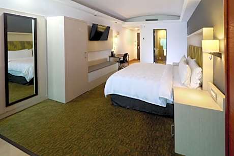 1 King Standard Bath Shwr