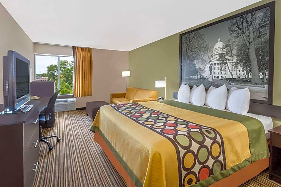 Super 8 by Wyndham Madison South