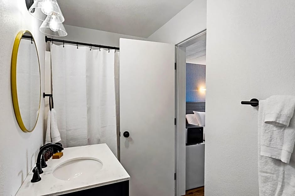 Fresh Coast Motel