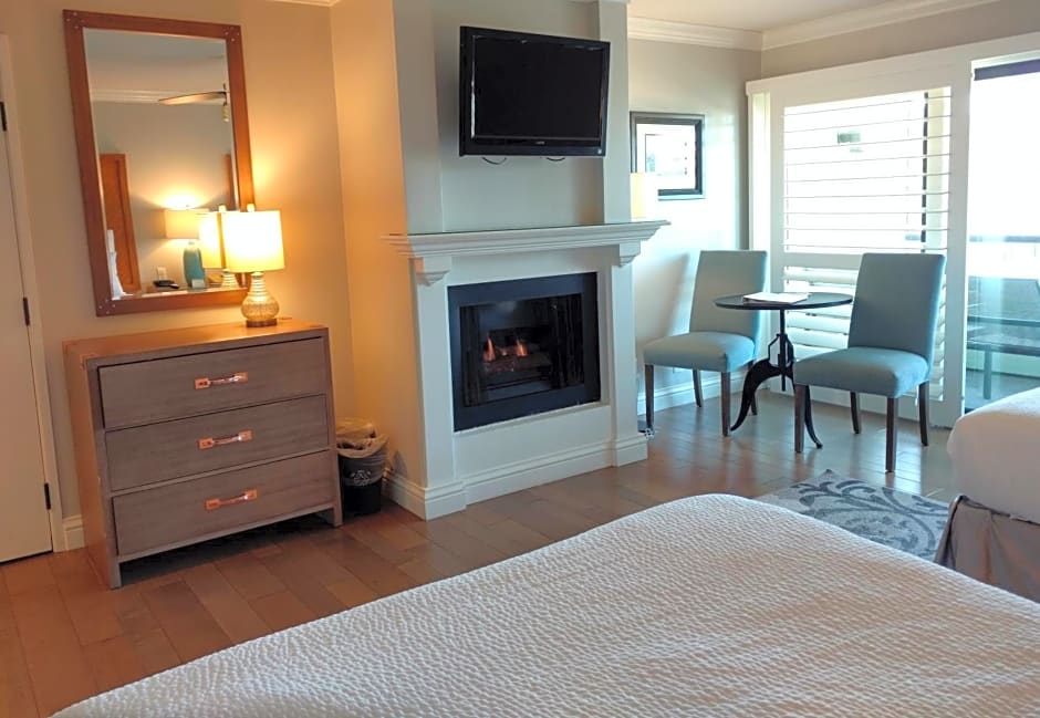 456 Embarcadero Inn & Suites