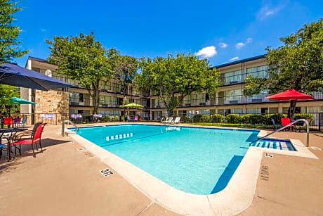 Econo Lodge Airport I-35 North