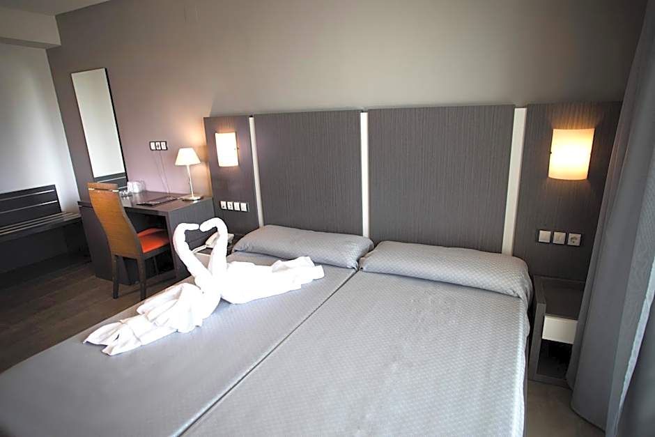 Photo 1 of 4 of 1 Double Bed or 2 Beds