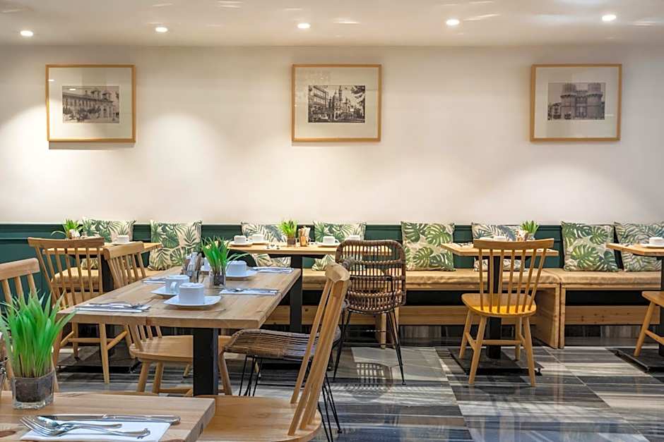 Petit Palace Plaza de la Reina