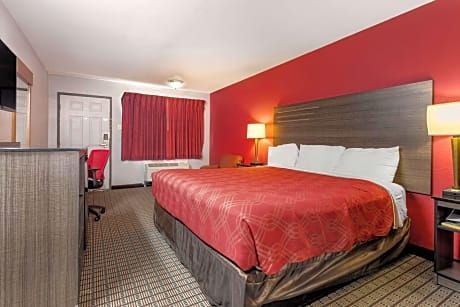 1 King Bed, Nonsmoking, Accessible