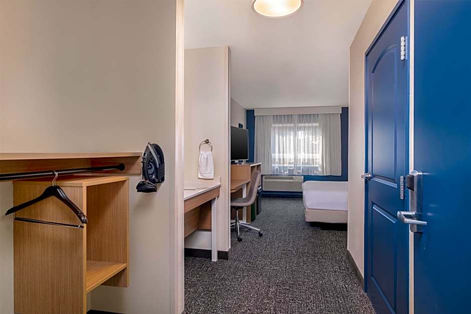 Spark by Hilton Springfield Eugene