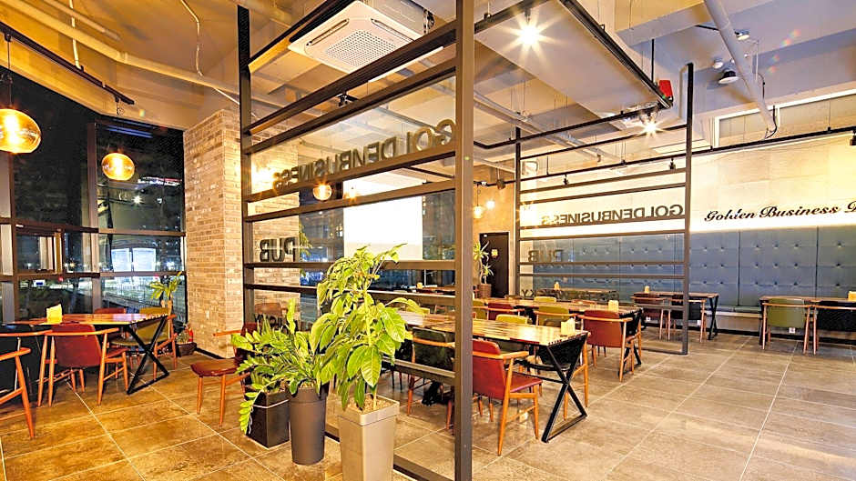 Golden Business Hotel