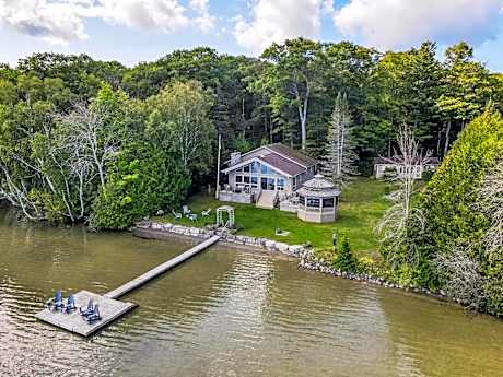 Grotto Escape Unwind At Cameron Lakehouse