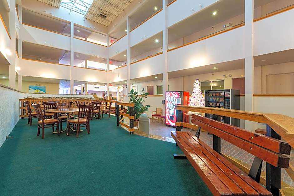 Stroll to Slopes, Village Area, Ski in-out MtLodge 343