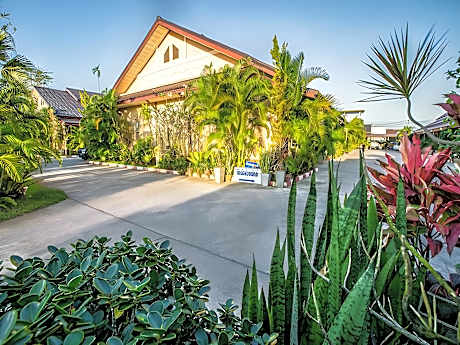 Baan Suan Rim Num Resort