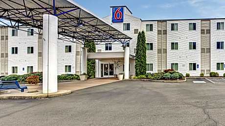 Motel 6-Roseburg, OR