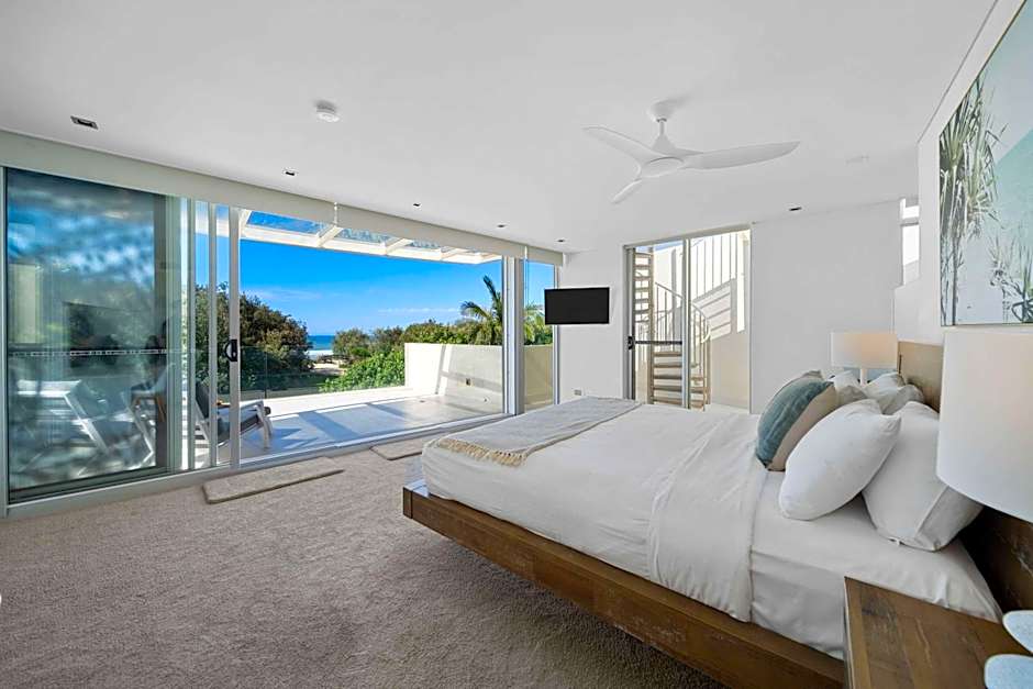 Absolute Beachfront Marcoola - Private Pool - Private Spa Bath - Games