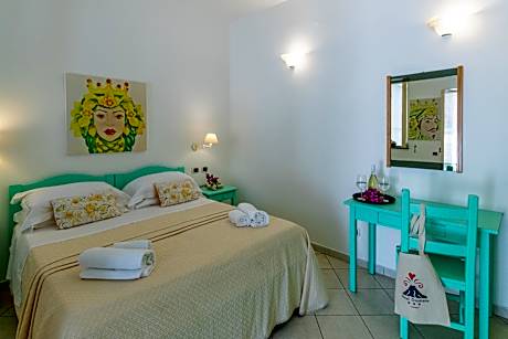 Triple Room with Volcano View