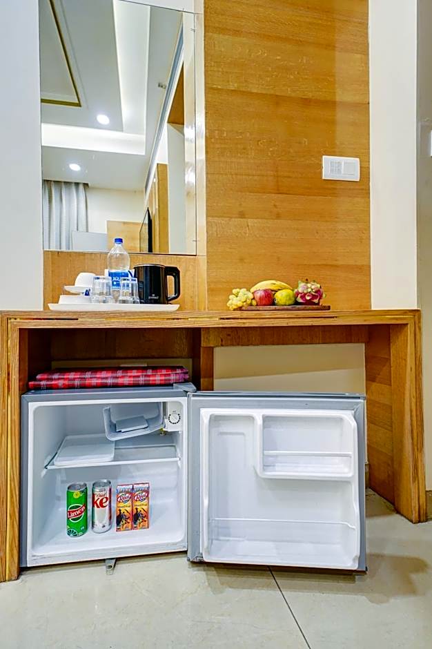 Hotel Gold Palace - 03 Mins Walk From New Delhi Railway Station