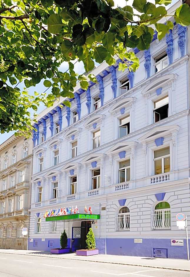 Westend City Hostel