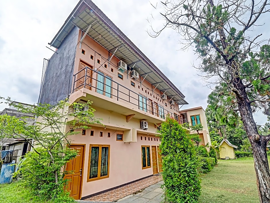 OYO 90945 Arizon Kost