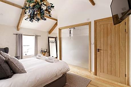 Deluxe Double Room (2 Adults + 1 Child)