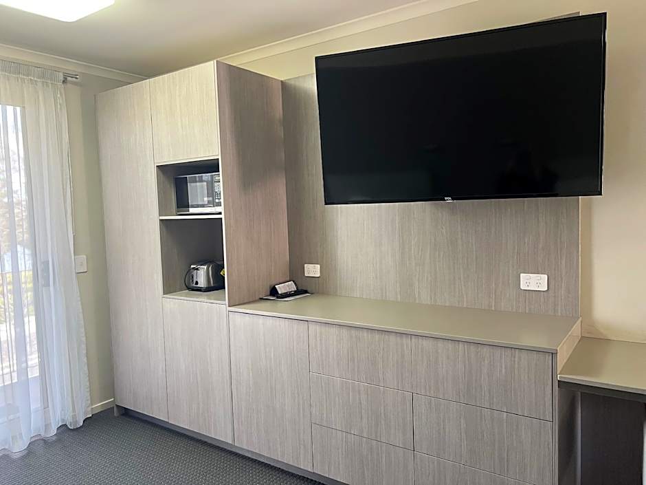 Photo 1 of 6 of Executive 2 Beds